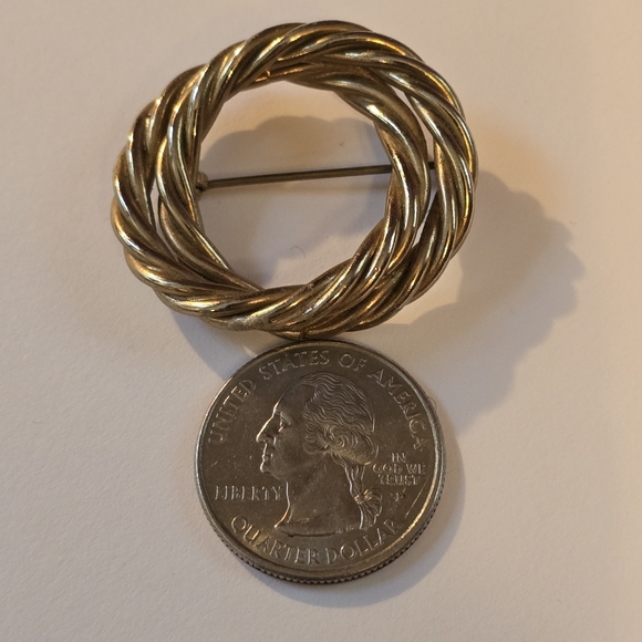 Vintage brooch open circle gold tone metal pin twist rope double - Picture 5 of 6